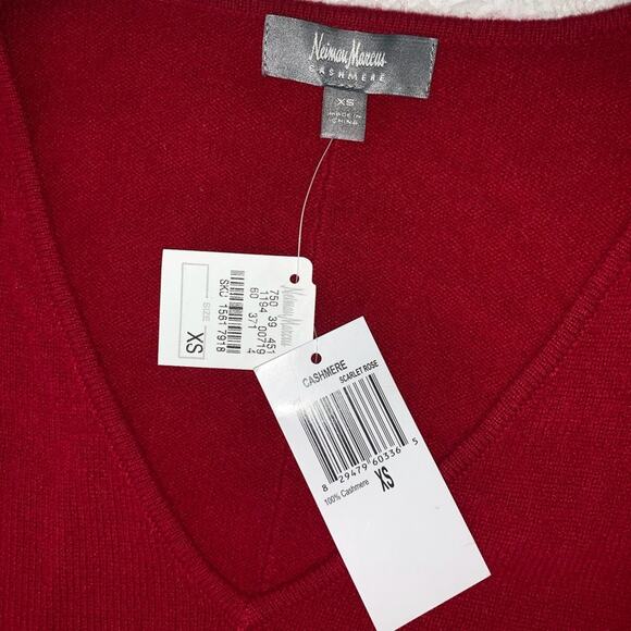 NWT Neiman Marcus 100% V Neck Cashmere Sweater Blood Red Size XS - Picture 2 of 3